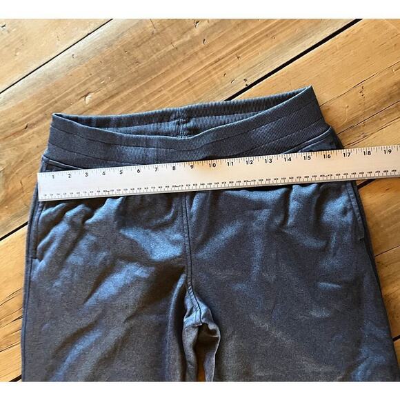 Under Armour Women's Semi Fitted Athletic Performance Pants. Grey. Size Medium - Picture 7 of 7